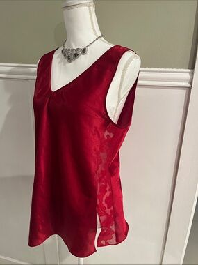 Oscar de la Renta Elegant Red Satin V-Neck Top Lace Side Insets Medium Large